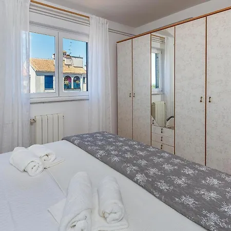 Apartamento Gorgeous In With Wifi Pula