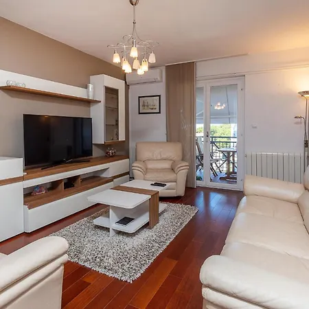 Amazing In Pula With Wifi