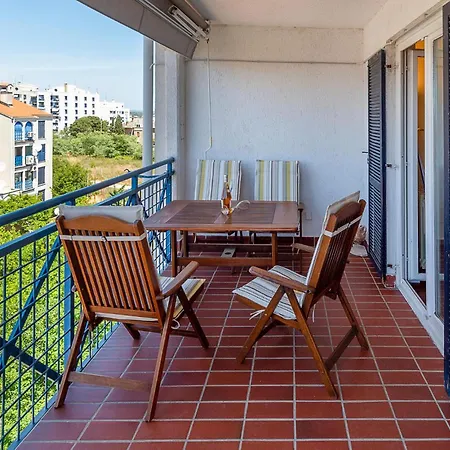 Stunning In With Kitchen Apartment *