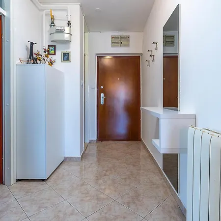 Apartamento Gorgeous In With Wifi Pula