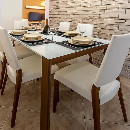 Stunning In With Kitchen Apartment Pula