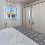 Apartment Lovely In With House Sea View Pula