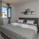 Apartment Lovely In With House Sea View