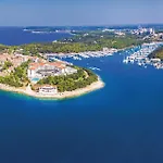 Apartment Lovely In With House Sea View Pula