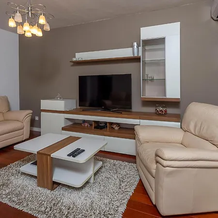 Amazing In Pula With Wifi * פולה