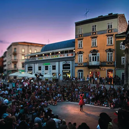 Appartamento Amazing In Pula With Wifi *