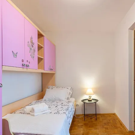 Appartamento Amazing In Pula With Wifi Pola