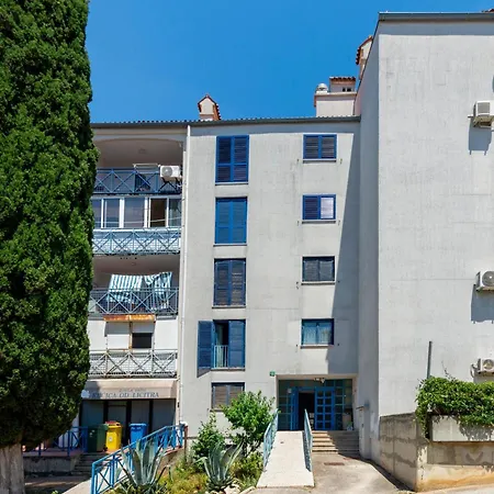 Amazing In Pula With Wifi Apartment *