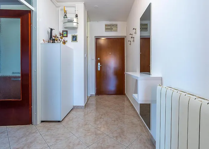 Appartement Amazing In With Wifi Pula
